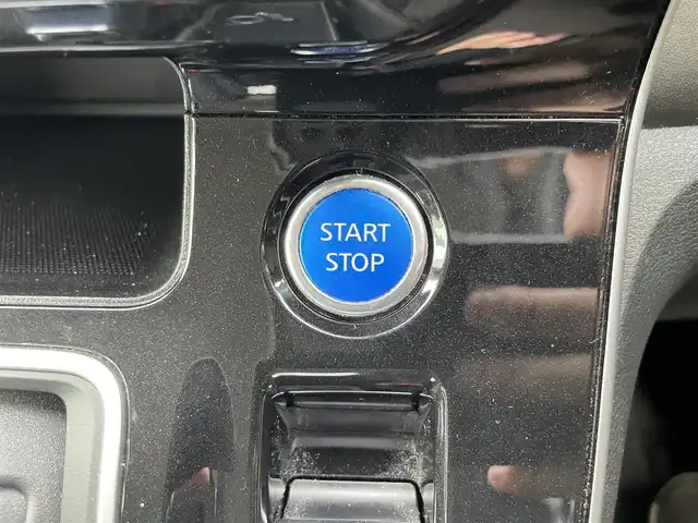 日産 セレナ e－パワー ハイウェイスター V 静岡県 2021(令3)年 8.5万km ダイヤモンドブラック 純正10インチナビ/・フルセグTV/・Bluetooth接続/・DVD再生/プロパイロット/エマージェンシーブレーキ/BSM/スマートルームミラー/アラウンドビューモニター/前後コーナーセンサー/両側パワスラ/電動パーキングブレーキ/オートブレーキホールド/LEDオートライト/オートハイビーム/ビルトインETC/ドラレコ/純正16インチアルミホイール