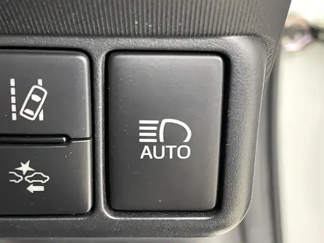 トヨタ アクア S スタイルブラック 岡山県 2016(平28)年 5.7万km ホワイトパールクリスタルシャイン 純正ナビ【NSZT-W66T】/・FM/AM/フルセグ/Bluetooth/CD/DVD/バックカメラ/ビルトインETC/トヨタセーフティセンス/・プリクラッシュセーフティ/・レーンキープアシスト/・オートマチックハイビーム/LEDヘッドライト/・フォグライト/純正フロアマット/社外アルミ/スマートキー/・プッシュスタート