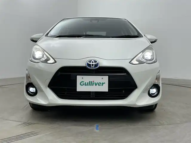 トヨタ アクア S スタイルブラック 岡山県 2016(平28)年 5.7万km ホワイトパールクリスタルシャイン 純正ナビ【NSZT-W66T】/・FM/AM/フルセグ/Bluetooth/CD/DVD/バックカメラ/ビルトインETC/トヨタセーフティセンス/・プリクラッシュセーフティ/・レーンキープアシスト/・オートマチックハイビーム/LEDヘッドライト/・フォグライト/純正フロアマット/社外アルミ/スマートキー/・プッシュスタート