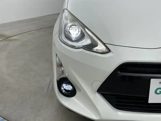 トヨタ アクア S スタイルブラック 岡山県 2016(平28)年 5.7万km ホワイトパールクリスタルシャイン 純正ナビ【NSZT-W66T】/・FM/AM/フルセグ/Bluetooth/CD/DVD/バックカメラ/ビルトインETC/トヨタセーフティセンス/・プリクラッシュセーフティ/・レーンキープアシスト/・オートマチックハイビーム/LEDヘッドライト/・フォグライト/純正フロアマット/社外アルミ/スマートキー/・プッシュスタート