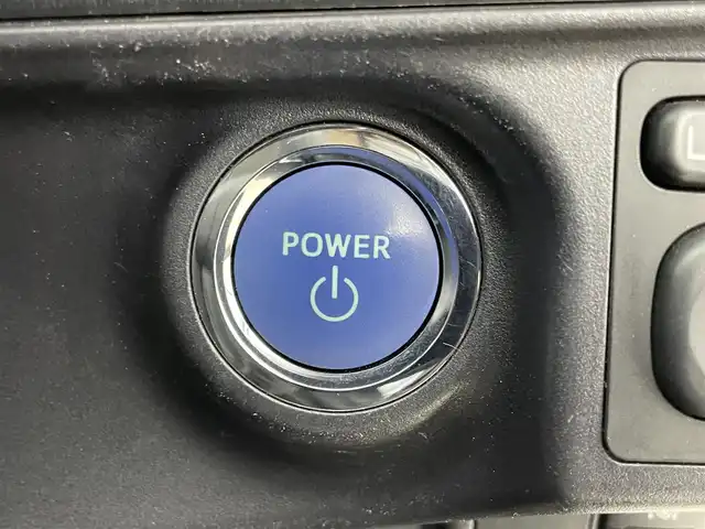 トヨタ アクア S スタイルブラック 岡山県 2016(平28)年 5.7万km ホワイトパールクリスタルシャイン 純正ナビ【NSZT-W66T】/・FM/AM/フルセグ/Bluetooth/CD/DVD/バックカメラ/ビルトインETC/トヨタセーフティセンス/・プリクラッシュセーフティ/・レーンキープアシスト/・オートマチックハイビーム/LEDヘッドライト/・フォグライト/純正フロアマット/社外アルミ/スマートキー/・プッシュスタート