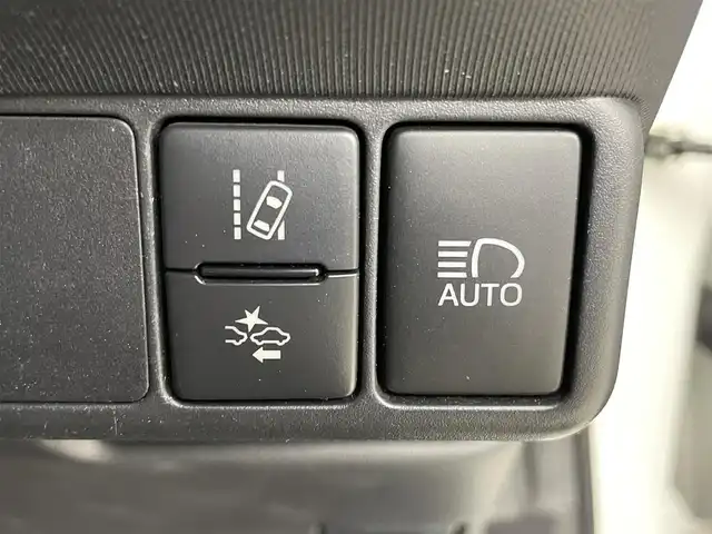 トヨタ アクア S スタイルブラック 岡山県 2016(平28)年 5.7万km ホワイトパールクリスタルシャイン 純正ナビ【NSZT-W66T】/・FM/AM/フルセグ/Bluetooth/CD/DVD/バックカメラ/ビルトインETC/トヨタセーフティセンス/・プリクラッシュセーフティ/・レーンキープアシスト/・オートマチックハイビーム/LEDヘッドライト/・フォグライト/純正フロアマット/社外アルミ/スマートキー/・プッシュスタート