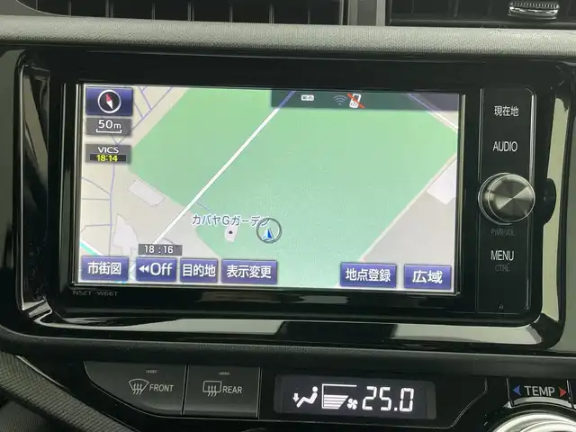 トヨタ アクア S スタイルブラック 岡山県 2016(平28)年 5.7万km ホワイトパールクリスタルシャイン 純正ナビ【NSZT-W66T】/・FM/AM/フルセグ/Bluetooth/CD/DVD/バックカメラ/ビルトインETC/トヨタセーフティセンス/・プリクラッシュセーフティ/・レーンキープアシスト/・オートマチックハイビーム/LEDヘッドライト/・フォグライト/純正フロアマット/社外アルミ/スマートキー/・プッシュスタート