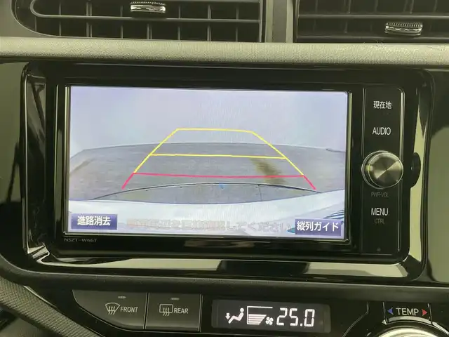 トヨタ アクア S スタイルブラック 岡山県 2016(平28)年 5.7万km ホワイトパールクリスタルシャイン 純正ナビ【NSZT-W66T】/・FM/AM/フルセグ/Bluetooth/CD/DVD/バックカメラ/ビルトインETC/トヨタセーフティセンス/・プリクラッシュセーフティ/・レーンキープアシスト/・オートマチックハイビーム/LEDヘッドライト/・フォグライト/純正フロアマット/社外アルミ/スマートキー/・プッシュスタート