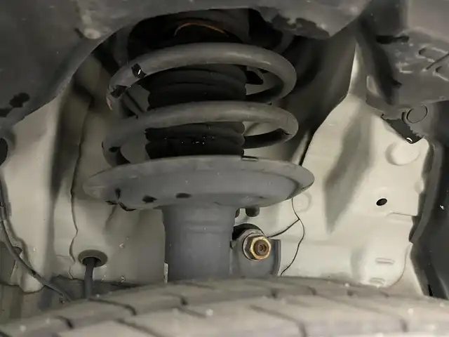 トヨタ アクア S スタイルブラック 岡山県 2016(平28)年 5.7万km ホワイトパールクリスタルシャイン 純正ナビ【NSZT-W66T】/・FM/AM/フルセグ/Bluetooth/CD/DVD/バックカメラ/ビルトインETC/トヨタセーフティセンス/・プリクラッシュセーフティ/・レーンキープアシスト/・オートマチックハイビーム/LEDヘッドライト/・フォグライト/純正フロアマット/社外アルミ/スマートキー/・プッシュスタート