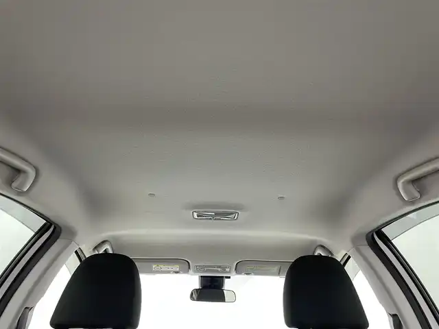 トヨタ アクア S スタイルブラック 岡山県 2016(平28)年 5.7万km ホワイトパールクリスタルシャイン 純正ナビ【NSZT-W66T】/・FM/AM/フルセグ/Bluetooth/CD/DVD/バックカメラ/ビルトインETC/トヨタセーフティセンス/・プリクラッシュセーフティ/・レーンキープアシスト/・オートマチックハイビーム/LEDヘッドライト/・フォグライト/純正フロアマット/社外アルミ/スマートキー/・プッシュスタート