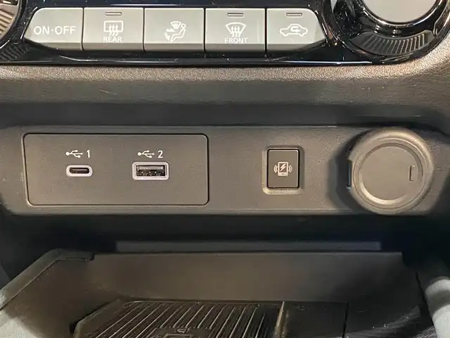 日産 オーラ ニスモ 岐阜県 2023(令5)年 1.6万km ピュアホワイトパール / スーパーブラック 2トーン ブラインドスポットモニター/置くだけ充電/純正SDナビ/-BT/USB/HDMI/プロパイロット/全周囲カメラ/リアフォグライト/電動パーキングブレーキ/ブレーキホールド/ドライブレコーダー/前後コーナーセンサー/オートマチックハイビーム/LEDヘッドライト/ステアリングスイッチ/ハーフレザーシート/ETC2.0/取扱説明書/保証書/スペアキー