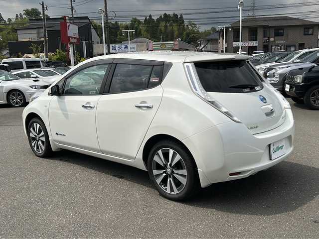 日産 リーフ G サンクスエディション 鹿児島県 2017(平29)年 1.8万km ブリリアントホワイトパール ワンオーナー/ワンセグテレビ/バックカメラ/プッシュスタート/オートライト/LEDヘッドライト/シートヒーター/車線逸脱防止システム/横滑り防止装置/アラウンドビューモニター/ドアバイザー