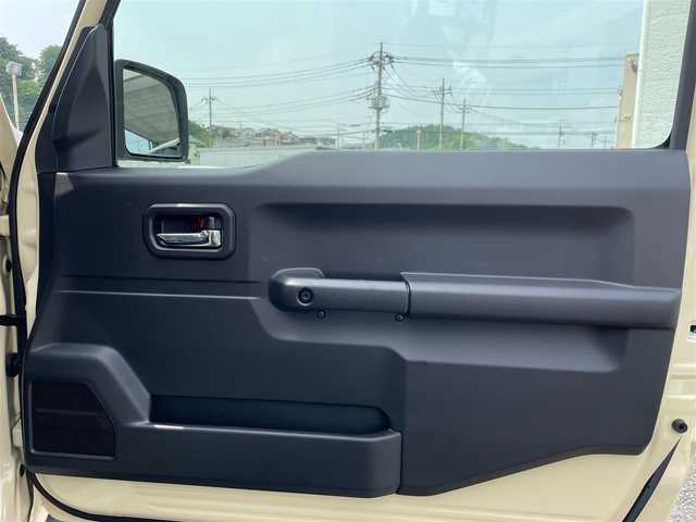 スズキ ジムニー シエラ JC 栃木県 2023(令5)年 0.1万km アイボリー 5速マニュアル/4WD/スズキセーフティサポート/・デュアルセンサーブレーキサポート/・先行車発進お知らせ機能/・標識認識機能/・車線逸脱警告機能/・ハイビームアシスト/KENWOOD製ディスプレイオーディオ/・Apple CarPlay/Android auto/・Bluetooth/・USB/クルーズコントロール/プッシュエンジンスタート/ETC2.0/LEDヘッドライト/純正15インチアルミホイール/シフォンアイボリーメタリック(ZVG)