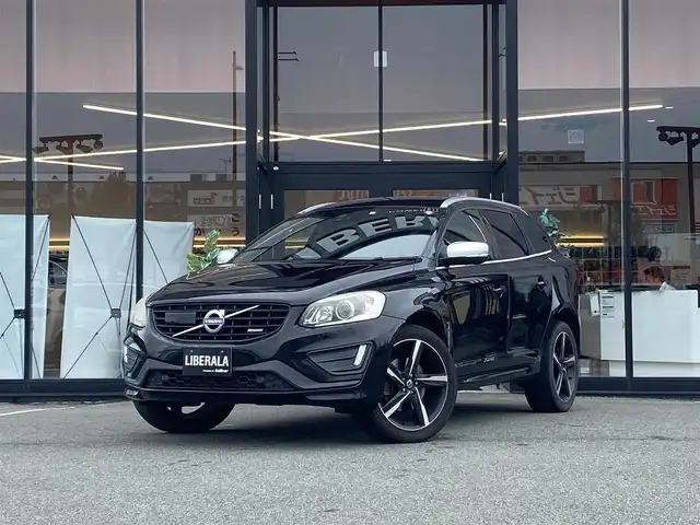 ボルボ ＸＣ６０ T5 Rデザイン 福岡県 2014(平26)年 6.8万km 黒 ・アクティブクルーズコントロール/・純正HDDナビ/USB/AUX/CD/・バックカメラ/・黒革シート/シートヒーター/・社外ETC/・純正20AW/・プッシュスタート/・パーキングアシスト/・スマートキー/・フルフラットシート/・パワーシート/・レーンキープアシスト/・オートライト/・取扱説明書