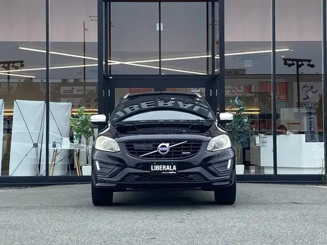 ボルボ ＸＣ６０ T5 Rデザイン 福岡県 2014(平26)年 6.8万km 黒 ・アクティブクルーズコントロール/・純正HDDナビ/USB/AUX/CD/・バックカメラ/・黒革シート/シートヒーター/・社外ETC/・純正20AW/・プッシュスタート/・パーキングアシスト/・スマートキー/・フルフラットシート/・パワーシート/・レーンキープアシスト/・オートライト/・取扱説明書