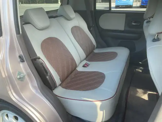 スズキ ラパン ショコラ X 埼玉県 2013(平25)年 9.4万km シャンパンピンクPM (株)IDOMが運営する【じしゃロン鳩ヶ谷店】の自社ローン専用車両になりますこちらは現金またはオートローンご利用時の価格です。自社ローンご希望の方は別途その旨お申付け下さい/登録時93242km/アイドリングストップ/プッシュスタート/CD再生機能付/AM/FM/AUX/ETC/オートライト/純正HIDヘッドライト/革巻きステアリング/革巻きシフトノブ/スマートキー/ダブルエアバッグ/盗難防止装置/デジタルインナーミラー/前方ドライブレコーダー/ベンチシート/ドアバイザー