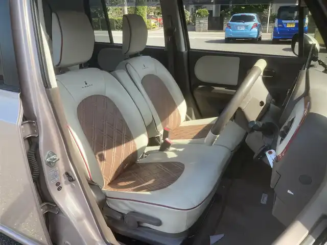 スズキ ラパン ショコラ X 埼玉県 2013(平25)年 9.4万km シャンパンピンクPM (株)IDOMが運営する【じしゃロン鳩ヶ谷店】の自社ローン専用車両になりますこちらは現金またはオートローンご利用時の価格です。自社ローンご希望の方は別途その旨お申付け下さい/登録時93242km/アイドリングストップ/プッシュスタート/CD再生機能付/AM/FM/AUX/ETC/オートライト/純正HIDヘッドライト/革巻きステアリング/革巻きシフトノブ/スマートキー/ダブルエアバッグ/盗難防止装置/デジタルインナーミラー/前方ドライブレコーダー/ベンチシート/ドアバイザー