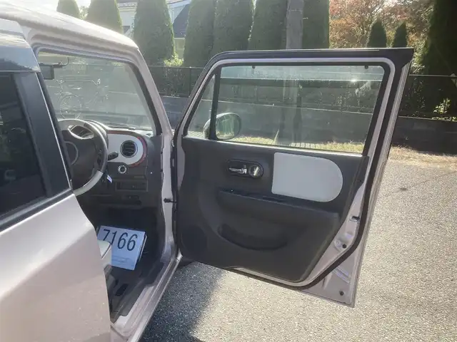 スズキ ラパン ショコラ X 埼玉県 2013(平25)年 9.4万km シャンパンピンクPM (株)IDOMが運営する【じしゃロン鳩ヶ谷店】の自社ローン専用車両になりますこちらは現金またはオートローンご利用時の価格です。自社ローンご希望の方は別途その旨お申付け下さい/登録時93242km/アイドリングストップ/プッシュスタート/CD再生機能付/AM/FM/AUX/ETC/オートライト/純正HIDヘッドライト/革巻きステアリング/革巻きシフトノブ/スマートキー/ダブルエアバッグ/盗難防止装置/デジタルインナーミラー/前方ドライブレコーダー/ベンチシート/ドアバイザー