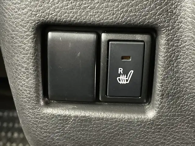 スズキ スペーシア HYBRID X 栃木県 2023(令5)年 0.4万km シフォンアイボリーM デュアルセンサーブレーキサポート2/コーナーセンサー/両側パワースライドドア/シートヒーター/禁煙車/オートライト/横滑り防止装置/スマートキー/プッシュスタート/アイドリングストップ/電動格納ミラー/社外フロアマット