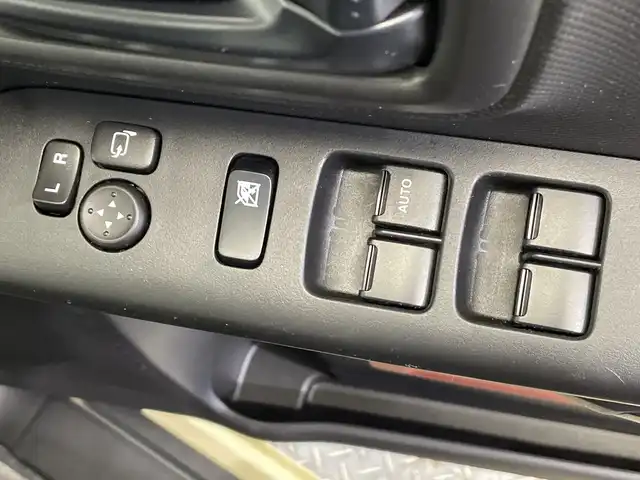 スズキ スペーシア HYBRID X 栃木県 2023(令5)年 0.4万km シフォンアイボリーM デュアルセンサーブレーキサポート2/コーナーセンサー/両側パワースライドドア/シートヒーター/禁煙車/オートライト/横滑り防止装置/スマートキー/プッシュスタート/アイドリングストップ/電動格納ミラー/社外フロアマット