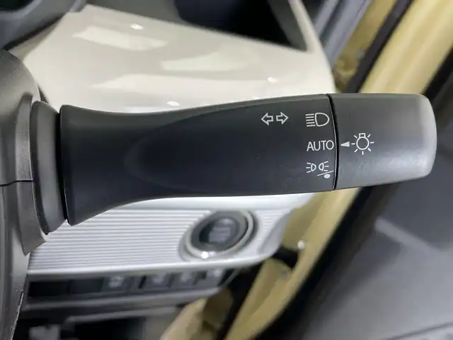 スズキ スペーシア HYBRID X 栃木県 2023(令5)年 0.4万km シフォンアイボリーM デュアルセンサーブレーキサポート2/コーナーセンサー/両側パワースライドドア/シートヒーター/禁煙車/オートライト/横滑り防止装置/スマートキー/プッシュスタート/アイドリングストップ/電動格納ミラー/社外フロアマット