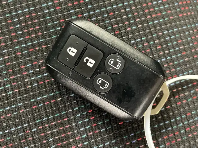 スズキ スペーシア HYBRID X 栃木県 2023(令5)年 0.4万km シフォンアイボリーM デュアルセンサーブレーキサポート2/コーナーセンサー/両側パワースライドドア/シートヒーター/禁煙車/オートライト/横滑り防止装置/スマートキー/プッシュスタート/アイドリングストップ/電動格納ミラー/社外フロアマット