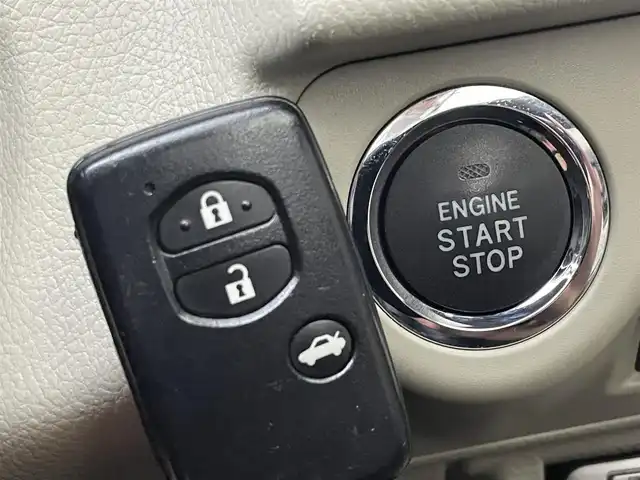 スバル インプレッサ スポーツ 2．0i アイサイト アイボリー 道央・札幌 2013(平25)年 4.3万km ディープチェリーパール ・４ＷＤ/・アイサイト/・社外ナビ/・バックカメラ/・Ｂｌｕｅｔｏｏｔｈ／ＣＤ／ＤＶＤ/・純正ドライブレコーダー/・アイドリングストップ/・アダプティブクルーズコントロール/・レーンキープアシスト/・オートマチックハイビーム/・オートエアコン/・ＥＴＣ/・プッシュスタート/・横滑り防止/・パワーステアリング/・パワーウィンドウ/・パワーシート/・HIDヘッドライト/・社外フロアマット/・純正アルミホイール