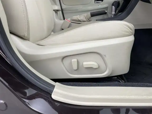 スバル インプレッサ スポーツ 2．0i アイサイト アイボリー 道央・札幌 2013(平25)年 4.3万km ディープチェリーパール ・４ＷＤ/・アイサイト/・社外ナビ/・バックカメラ/・Ｂｌｕｅｔｏｏｔｈ／ＣＤ／ＤＶＤ/・純正ドライブレコーダー/・アイドリングストップ/・アダプティブクルーズコントロール/・レーンキープアシスト/・オートマチックハイビーム/・オートエアコン/・ＥＴＣ/・プッシュスタート/・横滑り防止/・パワーステアリング/・パワーウィンドウ/・パワーシート/・HIDヘッドライト/・社外フロアマット/・純正アルミホイール