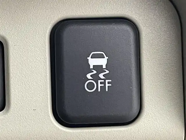 スバル インプレッサ スポーツ 2．0i アイサイト アイボリー 道央・札幌 2013(平25)年 4.3万km ディープチェリーパール ・４ＷＤ/・アイサイト/・社外ナビ/・バックカメラ/・Ｂｌｕｅｔｏｏｔｈ／ＣＤ／ＤＶＤ/・純正ドライブレコーダー/・アイドリングストップ/・アダプティブクルーズコントロール/・レーンキープアシスト/・オートマチックハイビーム/・オートエアコン/・ＥＴＣ/・プッシュスタート/・横滑り防止/・パワーステアリング/・パワーウィンドウ/・パワーシート/・HIDヘッドライト/・社外フロアマット/・純正アルミホイール