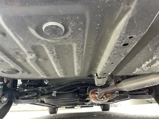 トヨタ エスクァイア ハイブリッド Xi 佐賀県 2017(平29)年 4.8万km スパークリングブラックパールクリスタルシャイン トヨタセーフティセンスC/・プリクラッシュセーフティ/・レーンディパーチャーアラート/・オートマチックハイビーム/純正10インチSDナビ/・バックカメラ/・フルセグTV/BT/CD/DVD/TVキャンセラー/純正フリップダウンモニター/社外ドラレコ(SDなし)/両側パワースライドドア/純正15インチAW/LEDヘッドライト/シートヒーター/プッシュスタート/革巻きステアリング/ETC2.0/スペアキー×2/取扱説明書/保証書