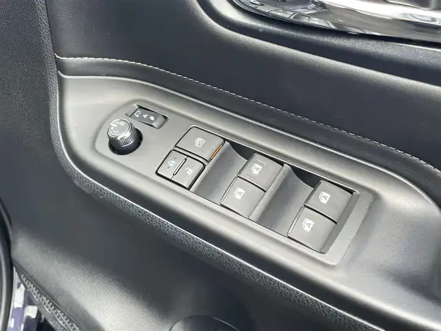 トヨタ エスクァイア ハイブリッド Xi 佐賀県 2017(平29)年 4.8万km スパークリングブラックパールクリスタルシャイン トヨタセーフティセンスC/・プリクラッシュセーフティ/・レーンディパーチャーアラート/・オートマチックハイビーム/純正10インチSDナビ/・バックカメラ/・フルセグTV/BT/CD/DVD/TVキャンセラー/純正フリップダウンモニター/社外ドラレコ(SDなし)/両側パワースライドドア/純正15インチAW/LEDヘッドライト/シートヒーター/プッシュスタート/革巻きステアリング/ETC2.0/スペアキー×2/取扱説明書/保証書