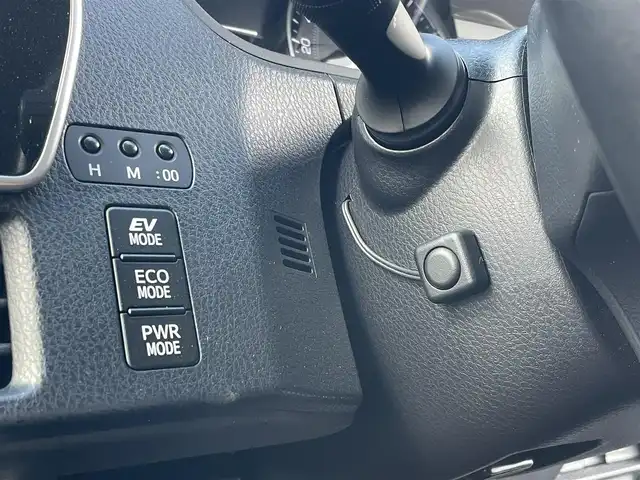 トヨタ エスクァイア ハイブリッド Xi 佐賀県 2017(平29)年 4.8万km スパークリングブラックパールクリスタルシャイン トヨタセーフティセンスC/・プリクラッシュセーフティ/・レーンディパーチャーアラート/・オートマチックハイビーム/純正10インチSDナビ/・バックカメラ/・フルセグTV/BT/CD/DVD/TVキャンセラー/純正フリップダウンモニター/社外ドラレコ(SDなし)/両側パワースライドドア/純正15インチAW/LEDヘッドライト/シートヒーター/プッシュスタート/革巻きステアリング/ETC2.0/スペアキー×2/取扱説明書/保証書