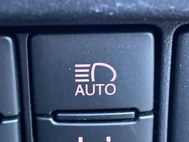 トヨタ ヴォクシー ZS 茨城県 2021(令3)年 2.9万km ボルドーマイカメタリック トヨタセーフティーセンス/フリップダウンモニター/社外ナビ/フルセグTV/Bluetooth/バックカメラ/両側パワースライドドア/クルーズコントロール/横滑り防止装置/衝突軽減システム/パーキングアシスト/アイドリングストップ/レーンキープ/オートライト/オートマチックハイビーム/LEDヘッドライト/コーナーセンサー