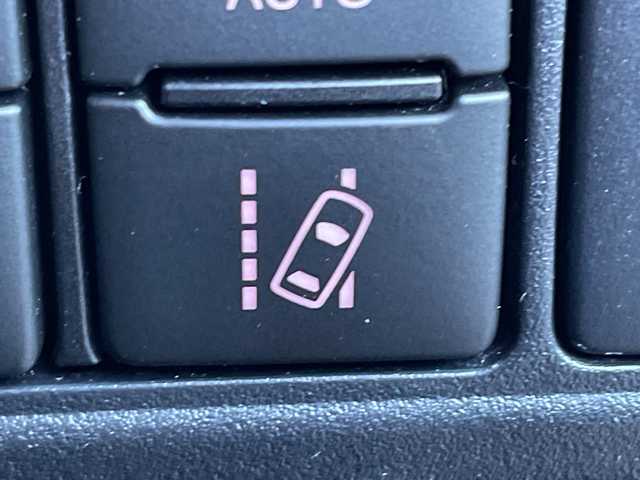 トヨタ ヴォクシー ZS 茨城県 2021(令3)年 2.9万km ボルドーマイカメタリック トヨタセーフティーセンス/フリップダウンモニター/社外ナビ/フルセグTV/Bluetooth/バックカメラ/両側パワースライドドア/クルーズコントロール/横滑り防止装置/衝突軽減システム/パーキングアシスト/アイドリングストップ/レーンキープ/オートライト/オートマチックハイビーム/LEDヘッドライト/コーナーセンサー