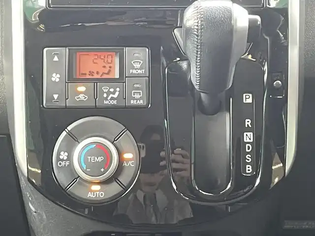 ダイハツ タント カスタム RS SA 岐阜県 2014(平26)年 10.3万km ブラックマイカメタリック ワンオーナー/４WD/純正ナビ(AM/FM/TV/DVD/Bluetooth)/フリップダウンモニター/両側パワースライドドア/スマートアシスト/バックカメラ/ドライブレコーダー前後/プッシュスタート/スマートキー/ETC/LEDヘッドライト/純正アルミホイール/スペアキー/保証書/取扱説明書
