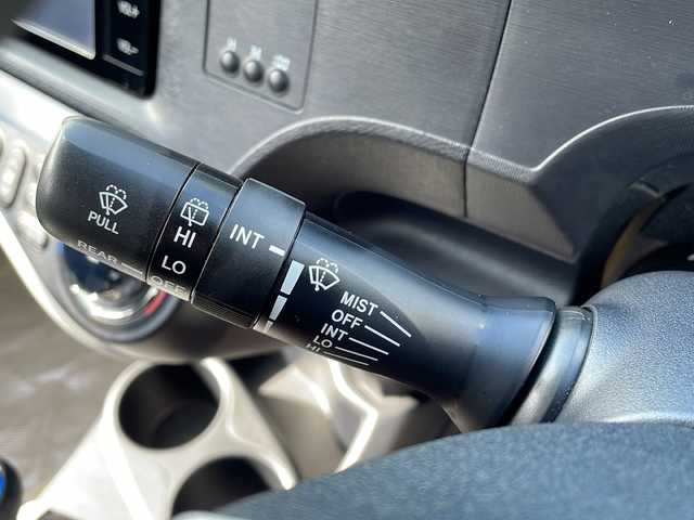 トヨタ アクア S 岩手県 2014(平26)年 7.1万km ブラックマイカ 純正SDナビ/AM/FM/CD/DVD/Bluetooth/フルセグTV/バックカメラ/ETC/衝突被害軽減ブレーキ/横滑り防止装置/オートライト/オートハイビーム/LEDヘッドライト/スマートキー/プッシュスタート/電動格納ミラー/純正フロアマット/純正ドアバイザー/保証書