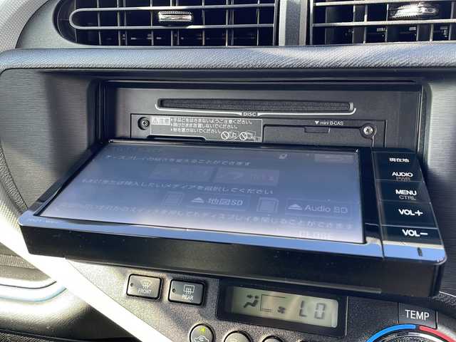 トヨタ アクア S 岩手県 2014(平26)年 7.1万km ブラックマイカ 純正SDナビ/AM/FM/CD/DVD/Bluetooth/フルセグTV/バックカメラ/ETC/衝突被害軽減ブレーキ/横滑り防止装置/オートライト/オートハイビーム/LEDヘッドライト/スマートキー/プッシュスタート/電動格納ミラー/純正フロアマット/純正ドアバイザー/保証書