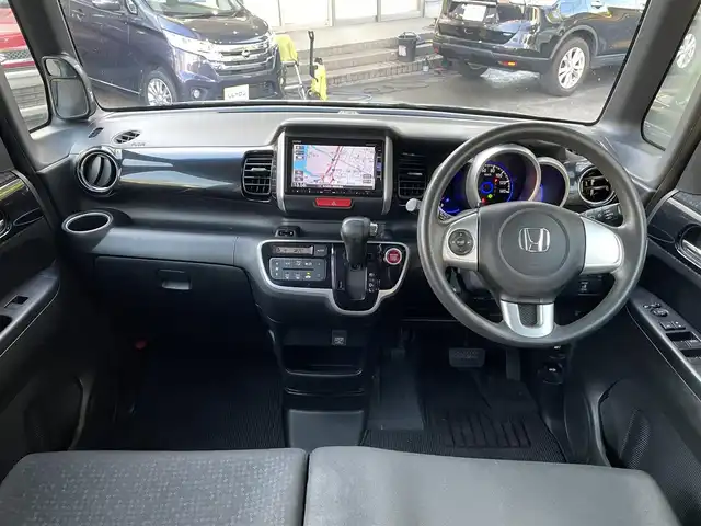 ホンダ Ｎ ＢＯＸ カスタム G Lパッケージ 福岡県 2015(平27)年 9.6万km スマートブラック (株)IDOMが運営する【じしゃロン八幡西店】の自社ローン専用車両になります。こちらは現金またはオートローンご利用時の価格です。自社ローンご希望の方は別途その旨お申付け下さい/スマートキー/純正ナビ/フルセグ/Bluetooth/バックカメラ/オートライト/HIDヘッドライト