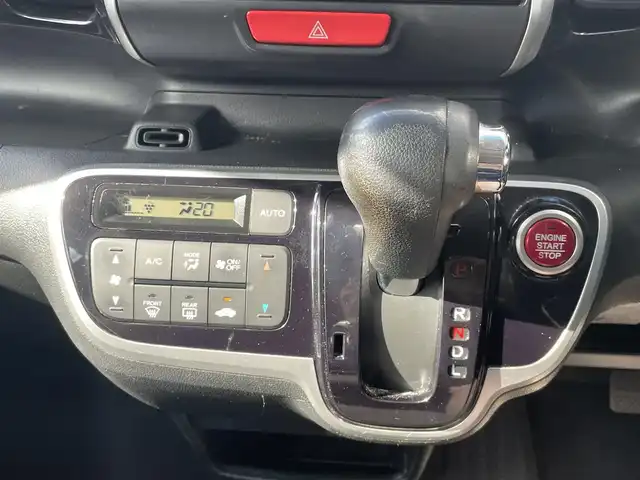 ホンダ Ｎ ＢＯＸ カスタム G Lパッケージ 福岡県 2015(平27)年 9.6万km スマートブラック (株)IDOMが運営する【じしゃロン八幡西店】の自社ローン専用車両になります。こちらは現金またはオートローンご利用時の価格です。自社ローンご希望の方は別途その旨お申付け下さい/スマートキー/純正ナビ/フルセグ/Bluetooth/バックカメラ/オートライト/HIDヘッドライト