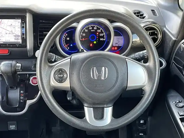 ホンダ Ｎ ＢＯＸ カスタム G Lパッケージ 福岡県 2015(平27)年 9.6万km スマートブラック (株)IDOMが運営する【じしゃロン八幡西店】の自社ローン専用車両になります。こちらは現金またはオートローンご利用時の価格です。自社ローンご希望の方は別途その旨お申付け下さい/スマートキー/純正ナビ/フルセグ/Bluetooth/バックカメラ/オートライト/HIDヘッドライト