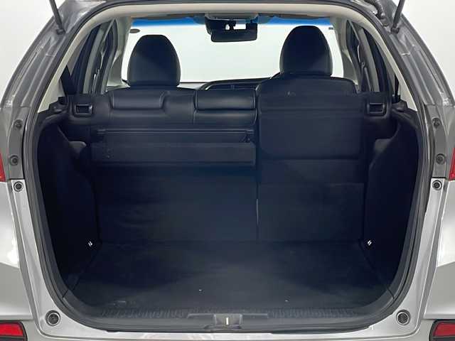 ホンダ シャトル ハイブリッド X 広島県 2017(平29)年 5.3万km ルナシルバーM 純正ナビ（Bluetooth/フルセグTV）/バックカメラ/クルーズコントロール/ステアリングスイッチ/パドルシフト/LEDヘッドランプ/純正15インチAW/スマートキー/ETC/ドライブレコーダー