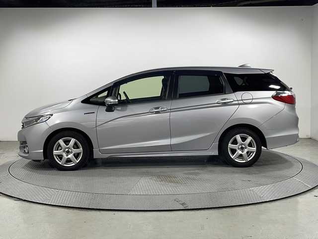 ホンダ シャトル ハイブリッド X 広島県 2017(平29)年 5.3万km ルナシルバーM 純正ナビ（Bluetooth/フルセグTV）/バックカメラ/クルーズコントロール/ステアリングスイッチ/パドルシフト/LEDヘッドランプ/純正15インチAW/スマートキー/ETC/ドライブレコーダー