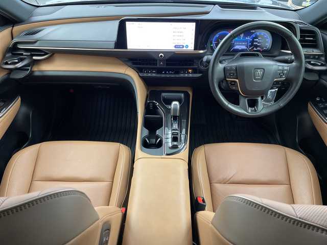 トヨタ クラウン スポーツ Z 岐阜県 2024(令6)年 2万km グレー ４WD/パノラマルーフ/純正12.3インチディスプレイオーディオ/（FM/AM/フルセグ/Bluetooth/AppleCarPlay）/全方位カメラ/デジタルインナーミラー/前席シートヒーター/エアシート/メモリ付きパワーシート/ナビ連動ドライブレコーダー/ワイヤレス充電/レーダークルーズコントロール/カラーヘッドアップディスプレイ/100V/1500W/ビルトインETC２．０/スマートキー/スペアキー