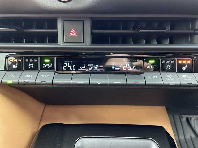 トヨタ クラウン スポーツ Z 岐阜県 2024(令6)年 2万km グレー ４WD/パノラマルーフ/純正12.3インチディスプレイオーディオ/（FM/AM/フルセグ/Bluetooth/AppleCarPlay）/全方位カメラ/デジタルインナーミラー/前席シートヒーター/エアシート/メモリ付きパワーシート/ナビ連動ドライブレコーダー/ワイヤレス充電/レーダークルーズコントロール/カラーヘッドアップディスプレイ/100V/1500W/ビルトインETC２．０/スマートキー/スペアキー