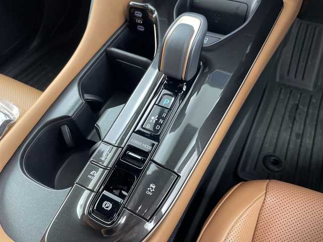 トヨタ クラウン スポーツ Z 岐阜県 2024(令6)年 2万km グレー ４WD/パノラマルーフ/純正12.3インチディスプレイオーディオ/（FM/AM/フルセグ/Bluetooth/AppleCarPlay）/全方位カメラ/デジタルインナーミラー/前席シートヒーター/エアシート/メモリ付きパワーシート/ナビ連動ドライブレコーダー/ワイヤレス充電/レーダークルーズコントロール/カラーヘッドアップディスプレイ/100V/1500W/ビルトインETC２．０/スマートキー/スペアキー