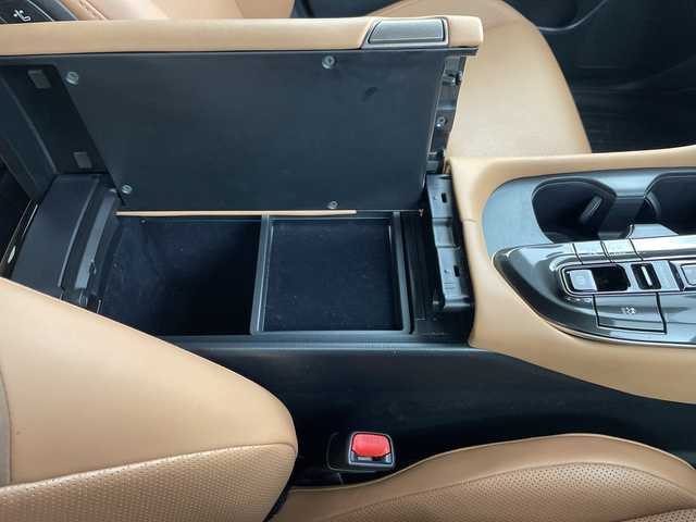 トヨタ クラウン スポーツ Z 岐阜県 2024(令6)年 2万km グレー ４WD/パノラマルーフ/純正12.3インチディスプレイオーディオ/（FM/AM/フルセグ/Bluetooth/AppleCarPlay）/全方位カメラ/デジタルインナーミラー/前席シートヒーター/エアシート/メモリ付きパワーシート/ナビ連動ドライブレコーダー/ワイヤレス充電/レーダークルーズコントロール/カラーヘッドアップディスプレイ/100V/1500W/ビルトインETC２．０/スマートキー/スペアキー