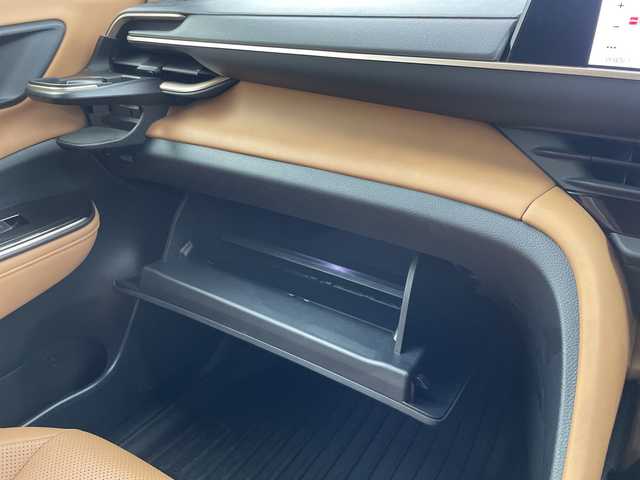 トヨタ クラウン スポーツ Z 岐阜県 2024(令6)年 2万km グレー ４WD/パノラマルーフ/純正12.3インチディスプレイオーディオ/（FM/AM/フルセグ/Bluetooth/AppleCarPlay）/全方位カメラ/デジタルインナーミラー/前席シートヒーター/エアシート/メモリ付きパワーシート/ナビ連動ドライブレコーダー/ワイヤレス充電/レーダークルーズコントロール/カラーヘッドアップディスプレイ/100V/1500W/ビルトインETC２．０/スマートキー/スペアキー