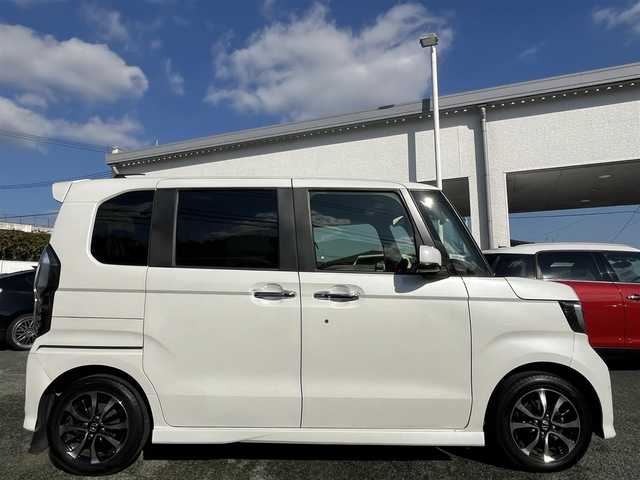 ホンダ Ｎ ＢＯＸ カスタム G L ホンダセンシング 熊本県 2018(平30)年 3.9万km プラチナホワイトパール 純正ナビ（VXM-184VFi）/【フルセグTV/CD/DVD/Bluetooth/ラジオ】/バックカメラ/前シーケンシャルウィンカー/前後ドライブレコーダー（ZDR-015）/片側パワースライドドア/レーダークルーズコントロール/衝突軽減ブレーキ/先行車発進お知らせ機能/レーンキープアシスト/標識認識機能/障害物センサー/ECON/ビルトインETC/純正14インチAW/オートライト/フォグランプ/LEDヘッドライト/ステアリングスイッチ/純正フロアマット/保証書/取扱説明書