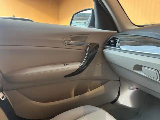 ＢＭＷ １１６ｉ 愛知県 2012(平24)年 7.6万km 赤Ｍ 純正ナビ/Bluetooth/CD/DVD/AUX/白革シート/シートヒーター/パワーシート/ETC/HIDヘッドライト/純正フロアマット/純正16インチアルミホイール/保証書/取扱説明書/スマートキー/スペアキー×1
