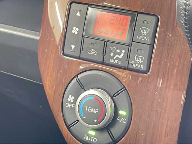 トヨタ ピクシスメガ Gターボ SAⅢ 道央・札幌 2021(令3)年 0.9万km シャイニングホワイトパール ・ワンオーナー/・4WD/・ターボ/・純正ナビ/ワンセグTV/CD/SD/BT/・バックカメラ/・ドライブレコーダー/・両側パワースライドドア/・スマートアシスト3/・衝突被害軽減ブレーキ/・前後誤発進抑制機能/・車線逸脱警報/・オートマチックハイビーム/・横滑り防止/・アイドリングストップ/・ETC/・運転席シートヒーター/・LEDヘッドライト/・LEDフォグ/・プッシュスタート/・スマートキー/・ドアバイザー/・電格ミラー/・夏タイヤ純正14インチAW積込