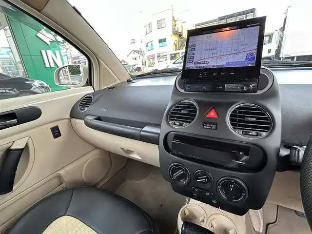 フォルクスワーゲン ニュー ビートル 埼玉県 2008(平20)年 10.6万km ハーベストムーンベージュ 横滑り防止装置 /MTモード付AT車 /シートリフタ― /社外前後ドライブレコーダー /社外ETC /　（CY-ET907KDW）/リモコンキー /スペアキー