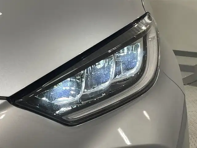 トヨタ ヤリス ハイブリッド Z 愛知県 2023(令5)年 2万km シルバーメタリック 純正８インチナビ　/（AM/FM/Bluetooth/USB/Miracast/スマホ連携/フルセグTV）/トヨタセーフティセンス　/　　-プリクラッシュセーフティ/　　-レーントレーニングアシスト/　　-レーダークルーズコントロール/　　-オートマチックハイビーム/　　-ロードサインアシスト/先行車発進告知/三眼ＬＥＤヘッドライト　/シートヒーター　/ビルトインＥＴＣ２．０　/バックカメラ　/前後ドライブレコーダー　/ブラインドスポットモニター　/ステアリングシーター　/クリアランスソナー/純正フロアマット　/プッシュスタート/　　-スマートキー