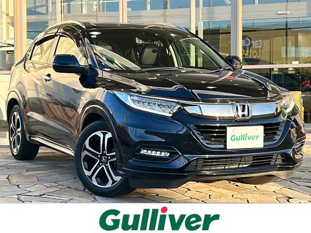 ホンダ ヴェゼル ハイブリッド Z ホンダセンシング 静岡県 2018(平30)年 4万km ミッドナイトブルービームM 純正ナビ/・CD/DVD/・Bluetooth/・フルセグTV/・FM/AM/・SD/ホンダセンシング/●衝突軽減ブレーキ〈CMBS〉/●誤発進抑制機能/●歩行者事故低減ステアリング/●路外逸脱抑制機能/●ACC〈アダプティブ・クルーズ・コントロール〉/●LKAS〈車線維持支援システム〉/●先行車発進お知らせ機能/●標識認識機能/主要装備/・バックカメラ/・運転席＋助手席シートヒーター/・運転席＋助手席パワーシート/・ビルトインＥＴＣ/・サイドカーテンエアバッグ/・クリアランスソナー/・デジタルインナーミラー/・オートライト/・左右独立温度調整オートエアコン