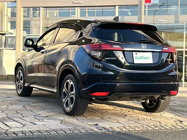 ホンダ ヴェゼル ハイブリッド Z ホンダセンシング 静岡県 2018(平30)年 4万km ミッドナイトブルービームM 純正ナビ/・CD/DVD/・Bluetooth/・フルセグTV/・FM/AM/・SD/ホンダセンシング/●衝突軽減ブレーキ〈CMBS〉/●誤発進抑制機能/●歩行者事故低減ステアリング/●路外逸脱抑制機能/●ACC〈アダプティブ・クルーズ・コントロール〉/●LKAS〈車線維持支援システム〉/●先行車発進お知らせ機能/●標識認識機能/主要装備/・バックカメラ/・運転席＋助手席シートヒーター/・運転席＋助手席パワーシート/・ビルトインＥＴＣ/・サイドカーテンエアバッグ/・クリアランスソナー/・デジタルインナーミラー/・オートライト/・左右独立温度調整オートエアコン